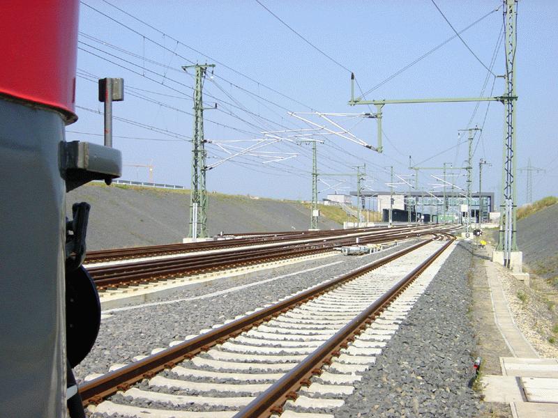 Von Richtung Frankfurt kommend - Blick auf Bahnhof Limburg, Neubaustrecke FFM - Kln, SEP2002