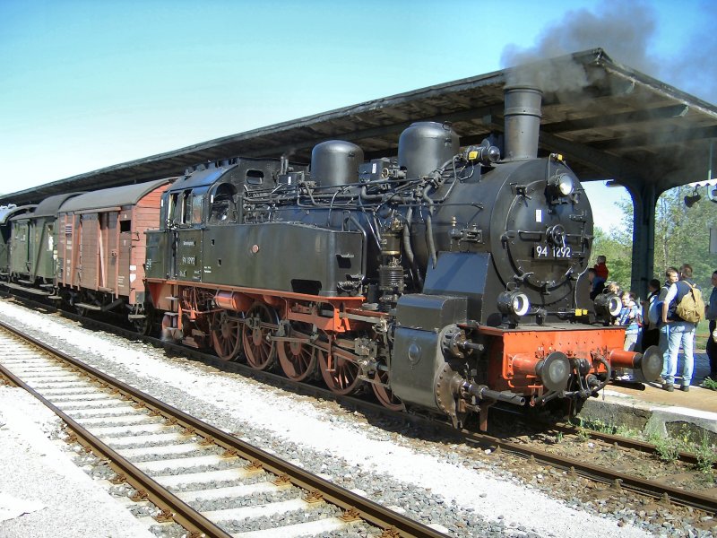 Vor der Abfahrt zum Rennsteig. 94 1292 mit GmP in Ilmenau, Sommer 2005