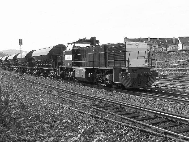 Vor einiger Zeit traf ich im Raum Hagen die MaK G1203 (MRCE - Rurtalbahn) mit einem Dolomit-Gag in Richtung Hagen-Vorhalle Rbf; 30. Mrz 08