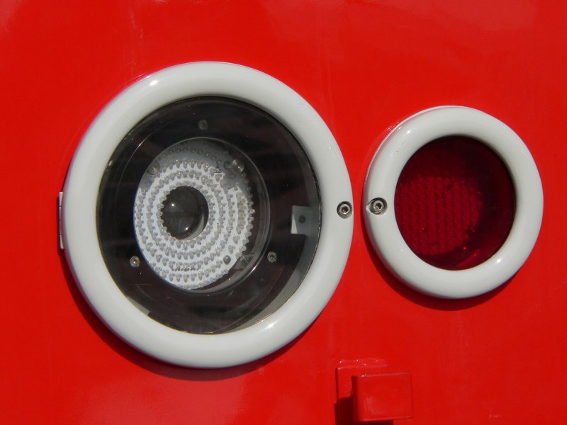 Vor vier Jahren war es auf der Innotrans noch eine Neuheit, heutzutage erhalten immer mehr Fahrzeuge LED-Beleuchtungen. Hier 479 203-2 der Oberweibacher Berg- und Schwarzatalbahn auf der Innotrans in Berlin. 28.9.2008