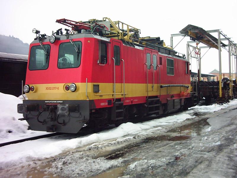 Vor den Werksttten in Feldkirch war dieses Triebfahrzeug am 11.02.2005 abgestellt. 