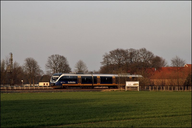 Vorbei an Wiesen, Feldern und Bauernh�fe geht die Fahrt des VT746 als RB67 (NWB81559)  DER WARENDORFER  nach M�nster(Westf)Hbf.