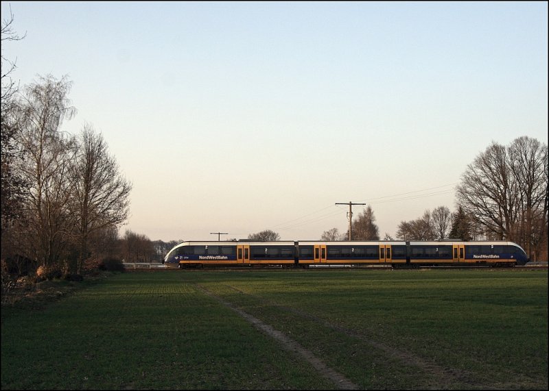Vorbei an Wiesen, Feldern und Bauernhfe geht die Fahrt des VT746 als RB67 (NWB81559)  DER WARENDORFER  nach Mnster(Westf)Hbf.
