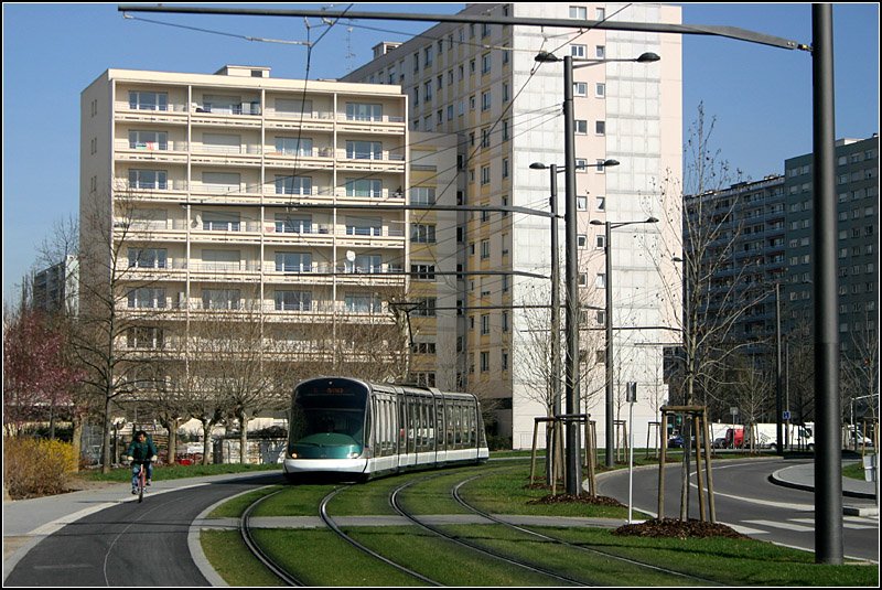 Vorbildlich gestaltet - 

Die Straßenbahntrasse der Linie C, zwischen den Station Winston Churchill und Esplanade. 

06.03.2008 (M)