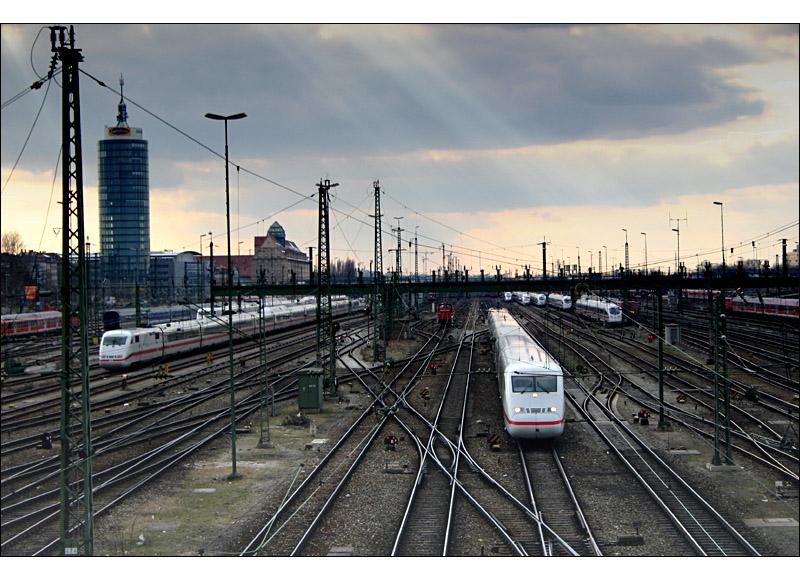 Vorfeld des Münchener Hauptbahnhof - 

Blick von der Hackerbrücke zur Donnersbergerbrücke. 

06.07.2006 (M)