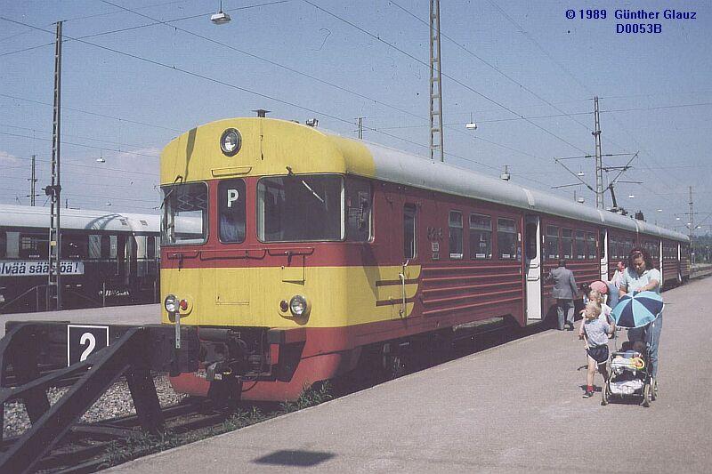 Vorort-Triebzug Sm2 in Helsinki Hbf. (1989)