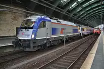 5 370 005 wartet am 10.3.2017 mit dem EC47  Berlin-Warszawa-Express  von Berlin Hauptbahnhof nach Warszawa Wschodnia im Berliner Ostbahnhof auf Abfahrt.