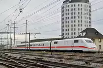 ICE 401 587-1 durchfährt den Bahnhof Pratteln. Die Aufnahme stammt vom 04.03.2017.