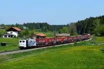 In Schrittgeschwindigkeit kämpfte sich am 08. Mai 2016 die 139 312 mit ihrem DGS 43136 von Verona Q.E. nach Wuppertal die Steigung zwischen Kreuzstrasse und Holzkirchen hoch. Der umgeleitete Winner KLV-Zug hatte vorher einen längeren Kreuzungsaufenthalt absolviert und benötigte nun etwas, um wieder in Fahrt zu kommen. Bei Fellach rollte der Zug durch blühende Löwenzahnwiesen und wurde von einigen Fotografen freudig erwartet.