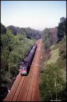 Im Einschnitt bei Oberau war am 3.5.1990 um 9.13 Uhr die Ludmilla 132212 mit dem D 485 nach Dresden unterwegs.