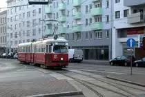 Wien Wiener Linien SL 33 (E1 4807) XX, Brigittenau, Marchfeldstraße / Friedrich-Engels-Platz am 16. Februar 2017.