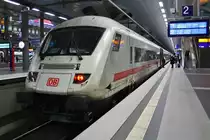 ICE1005 von Berlin Gesundbrunnen nach München Hauptbahnhof steht am 11.3.2017 in Berlin Hauptbahnhof (tief). Zuglok war 101 130-3.