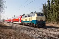 Nach der Reparatur eines Turboladerschadens an der 218 460-4 der Westfrankenbahn, die im Bahnwerk Mühldorf vorgenommen wurde, ist aufgrund von Reparaturen an mehreren 245ern selbige Lok am 13.03.17 im 245-Umlauf auf der KBS 940 München - Mühldorf eingesetzt worden. Hier ist sie schiebend nach München Hbf in Poing zu sehen.