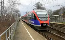 Die Euregiobahn (RB20) aus Stolberg-Rheinland-Hbf nach Aachen-Hbf und kamm ie Kohlscheider-Rampe hoch aus Richtung Herzogenrath und hilt in Kohlscheid und fährt in Richtung Richterich,Laurensberg,Aachen-West,Aachen-Schanz,Aachen-Hbf. 
Aufgenommen von Bahnsteig 2 in Kohlscheid.
Bei Sonnenschein und Wolken am Vormittag vom 4.3.2017.
