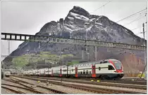 RE5073 mit 511 020 in Sargans mit Gonzen 1830m ü/M. (06.03.2017)