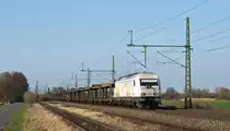 PCT Altmann 223 153 fährt mit einem leeren Autotransportzug am 16.03.17 bei Diepholz in Richtung Osnabrück.
