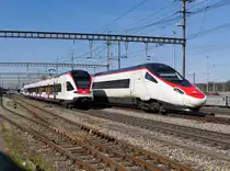 SBB - Triebwagentreff mit dem RABe 521 030 und ETR 503 ... in Muttenz am 10.03.2017