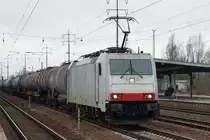 186 136-8 mit einem Kesselwagenzug in Berlin Schönefeld Flughafen am 20.03.2017