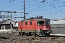 Re 420 296-6 (11296) durchfährt den Bahnhof Rothrist. Die Aufnahme stammt vom 11.03.2017.