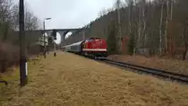 Ein Sonderzug am 19.11.17 bei der Durchfahrt in Pirk. Gezogen wurde dieser Zug von der DR 112 565-7, Ziel war Zwickau (über Adorf/Vogtland, Zwotental, Falkenstein)

Ein Video dazu ist zu sehen auf youtube:
https://www.youtube.com/watch?v=y5tQGLTQVIY