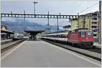 IC928 mit Re 4/4 II 11125 und S12 in Sargans. (06.03.2017)