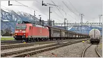 Red Bull Zug nach Basel mit 185 094-0 bei der Durchfahrt in Sargans. (06.03.2017)