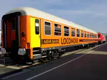 Ein umgebauter Bmz-Wagen (61 81 22 90 002-9) des deutschen Eisenbahnunternehmens Locomore konnte zu den Besuchertagen der InnoTrans 2016 auf dem Frei- und Gleisgelände der Messe Berlin besichtigt werden. Seit dem 14.12.2016 fährt der Zug einmal täglich von Stuttgart Hbf nach Berlin-Lichtenberg und zurück. [25.9.2016]