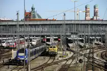 Übersicht des Münchner Hbf von der Hackerbrücke aus gesehen.
