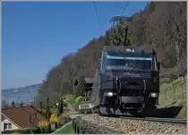 Die MOB Ge 4/4 8003 mit dem MOB Belle Epoque 3126 von Montreux nach Zweisimmen kurz nach Chernex.
27. März 2017