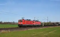 DB Regio 143 316 und 143 959, beide vermietet an DB Cargo, mit gemischtem Güterzug in Richtung Osnabrück (Marl, NI, 25.03.17).