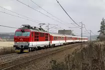 350 015 mit Intercity bei Ganovce am 23.03.2017.