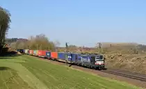 Die an boxXpress vermietete MRCE X4E - 853 (193 853) ist mit einem mit KLV-Zug am 28.03.17 zwischen Bohmte und Ostercappeln auf dem Weg in Richtung Bremen.