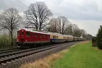 Nachdem 01 150 von Koblenz mit ihrem Postwagen zu ihrem Heimatort Hanau fuhr, zog die Re 4/4 10019 den Sonderzug von Koblenz zurück über Köln, Krefeld und weiter nach Bielefeld.

Stommeln/Pulheim, 01. April 2017