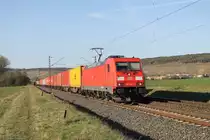 185 280-5 DB mit einem langen Containerzug bei Retzbach-Zellingen am 28.03.2017