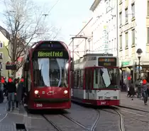 Freiburger VAG Siemens Combino Advanced 288 und Düwag GT8Z 247 am 20.03.17 in der Innenstadt