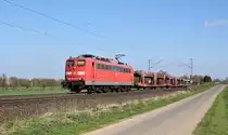 Die an DB Cargo vermietete Railpool 151 043 (ex DB) schleppt einen leeren Autotransportzug am 03.04.17 zwischen Bohmte und Ostercappeln in Richtung Osnabr�ck.
