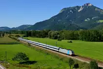 Seit Anfang August verkehrt die NX-Garnitur im Rahmen des Meridian Ersatzverkehrs nachmittags als M 79413 nach Kufstein ca. eine Stunde früher als bisher ab München HBF. Als Stammloks kristallisieren sich mehr und mehr die von Railpool angemieteten Loks der Baureihe 186 heraus. Am 08. August 2016 konnte ich 186 286 in diesem Dienst bei Kirnstein im Inntal aufnehmen.