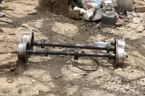 Treib- und Laufradsatz eines Bamboo Trains. Aufgenommen in der Ou Dambang Station am 23.März 2017.