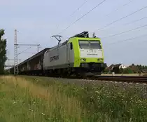 Captrain 185 543-6 mit H-Wagen Ganzzug in Fahrtrichtung Seelze. Aufgenommen in Dedensen-Gümmer am 24.07.2015.