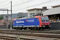 Re 482 018-9 durchfährt den Bahnhof Sissach. Die Aufnahme stammt vom 31.03.2017.