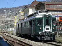 Die SBB BDe 4/4 Nr. 1643  Wyländerli  kam mit 2 Waggons vor kurzer Zeit von Winterthur her in Vevey an. Nach der Ankunft wurde sie von den Waggons abgekuppelt und war ein Stück weitergefahren. Dann musste das  Wyländerli  die Fahrtrichtung wechseln und auf Gleis 4 bis zu einer Weiche weiterfahren. Dort musste sie wieder die Fahrtrichtung wechseln und fährt im Bild unter wolkenlosen blauem Himmel zurück zu den Waggons. Der Extrazug wird wegen Platzmangel anschliessend auf ein Abstellgleis abgestellt, damit dann der Dampfextrazug Lyss- Brig Platz hat.
Samstag, 8. April 2017

  