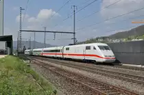 ICE 401 580-6 durchfährt den Bahnhof Gelterkinden. Die Aufnahme stammt vom 06.04.2017.