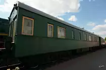 Ein Personenwagen im Eisenbahnmuseum von Moskau Anfang Mai 2016
