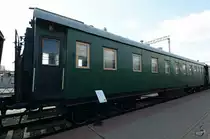 Ein Personenwagen im Eisenbahnmuseum von Moskau Anfang Mai 2016