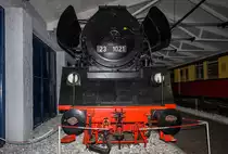 An der Lok der BR 23 vom VEB Lokomotivbau  Karl-Marx  Babelsberg fehlt das obere Spitzensignal, ebenso wie bei einigen anderen Loks im Eisenbahn & Technik Museum Rügen in Prora. - 15.04.2017
