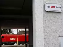 RailCargoAustria, bzw. hier geht´s zur ÖBB; (Bhf. Ried, Durchgang zu den Gleisen); 170113