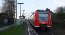 Ein Nachschuss von der Rhein Niers Bahn (RB33) kommt aus Aachen-Hbf nach Duisburg-Hbf und kamm aus Richtung Aachen-Hbf,Aachen-Schanz,Aachen-West,Laurensberg,Richterich,Kohlscheid,Herzogenrath,Palenberg,Zweibrüggen,Frelenberg,Geilenkirchen,Süggerrath,Lindern,Brachelen,Hückelhoven-Baal,Baal,Erkelenz und hilt in Herrath und fuhr dann weiter in Richtung Beckrath,Wickrath,Rheydt-Hbf,Mönchengladbach-Hbf. 
Aufgenommen vom Bahnsteig 1 in Herrath.
Bei Sonne und Wolken am Abend vom 2.4.2017. 