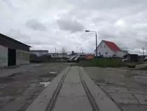 Das ehemalige Übergabegleis,von der Anschlußbahn zum Bahnhof,vom Anschluß Agrochemisches Zentrum (ACZ),in Bergen/Rügen,am 16.April 2017,aus.