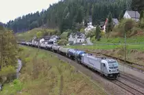 187 070-8 zu sehen mit einem Kesselzug am 20.04.17 in Lauenstein.