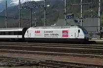 ABB Werbelok Re460 052-4 am 21.04.17 in Landquart.